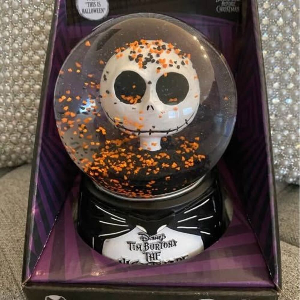 disnep tom burton’s the nightmare before Christmas musical globe